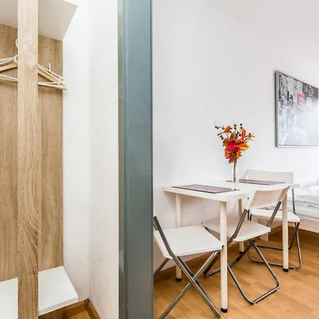 Budget Friendly Apartments Cologne Exterior photo