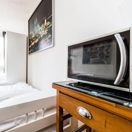 Budget Friendly Apartments Cologne Exterior photo