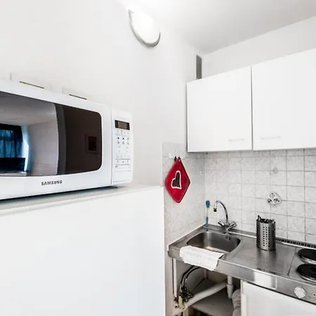 Budget Friendly Apartments Cologne Exterior photo